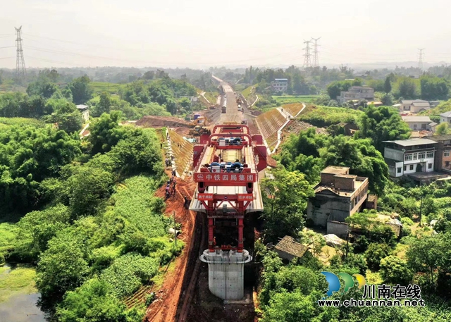 渝昆高铁川渝段实现跨市架梁