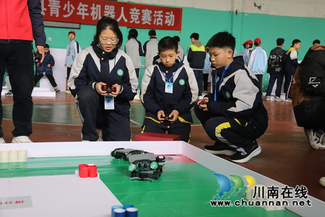 合江县第五届青少年机器人竞赛在合江中学开赛