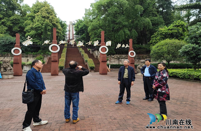 古蔺县老促会到贵州赤水市调研学习红色革命历史