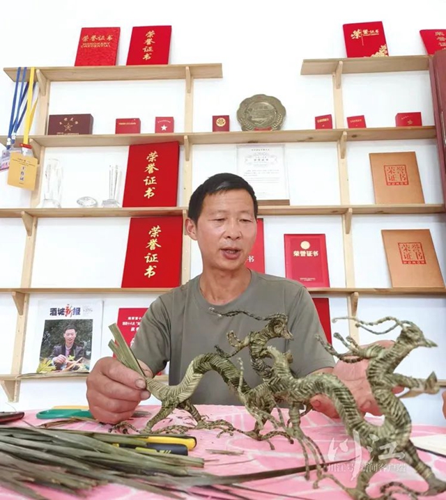 泸县草编龙丨5米长的大龙，被这位手艺人做“活”了