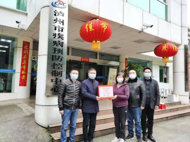 西南医投集团向泸州市疾控中心捐赠1000人份新型冠状病毒检测试剂盒