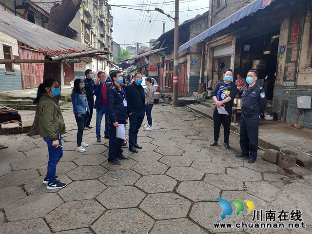 为确保学校正常有序复课,近日,泸州市龙马潭区小市街道下大街社区联合