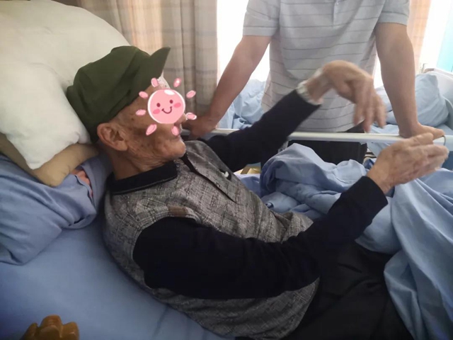 97岁老战士两次入院，原因竟是……(图3)