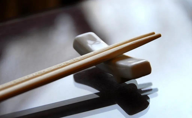 【分享】洗完筷子朝上还是朝下放？大部分人做错了！(图3)