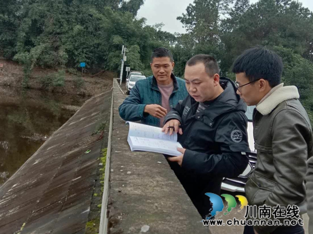泸县水务局到百和镇开展安全检查(图1)