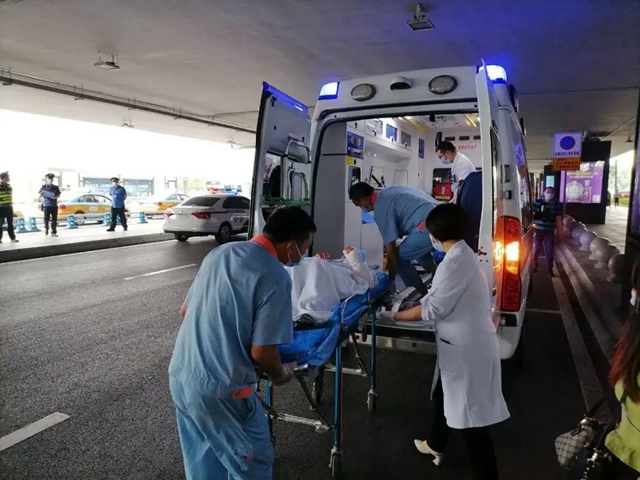 西藏——泸州，一场跨越海拔3千多米的生命转运