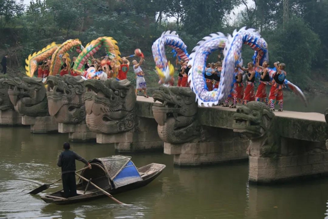 “换装”归来，泸县雨坛彩龙仍是王者！