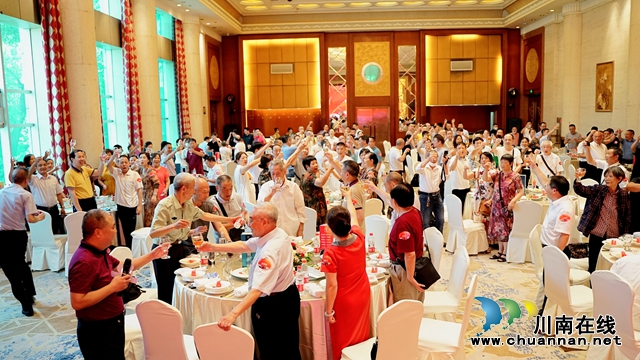 庆祝泸县二中八十华诞泸州地区师生联谊会成功举行