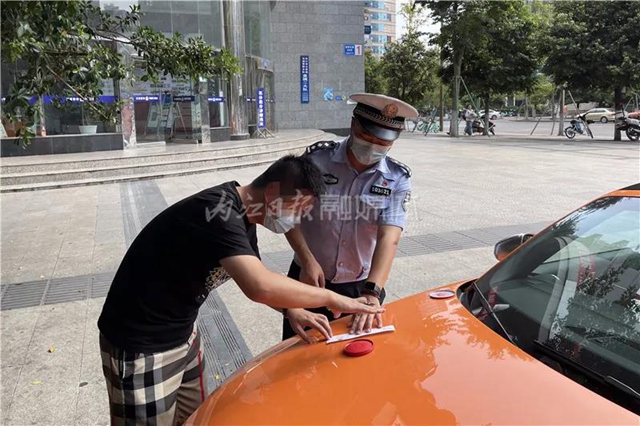 快！刚投诉就落网！内江交警逮到了这辆“炸街”的橙色奥迪