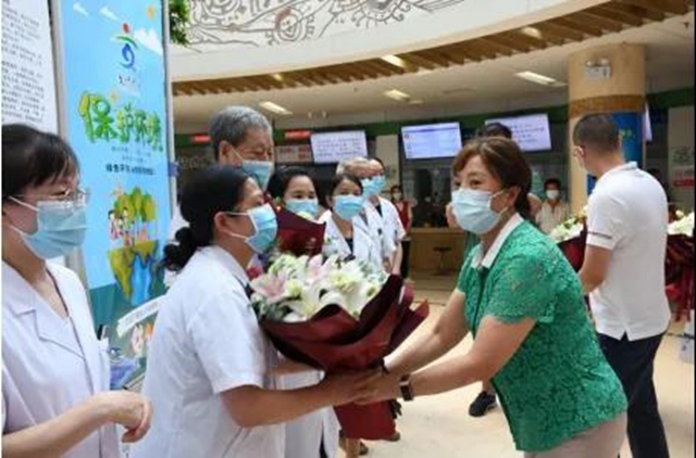 医师节｜泸州市副市长马宗慧慰问市中医院医师代表