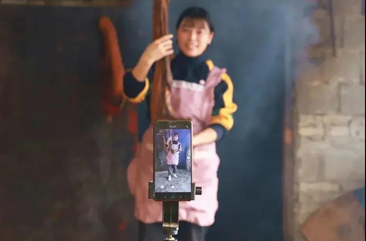 直播带货 让宜宾农产品有了“新销路”