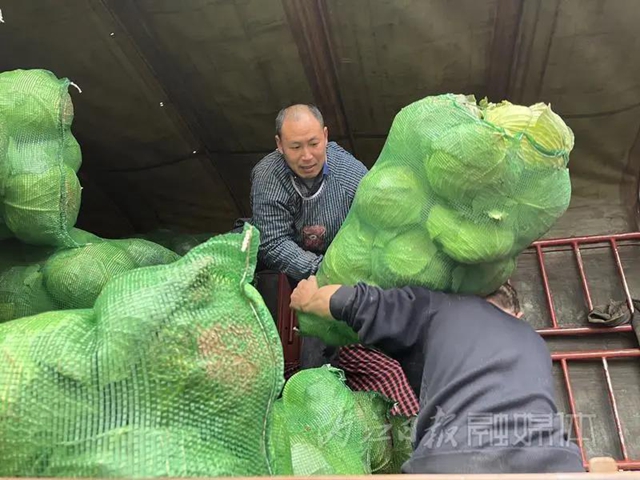 驰援陕西咸阳！百吨抗疫物资从内江出发！(图5)
