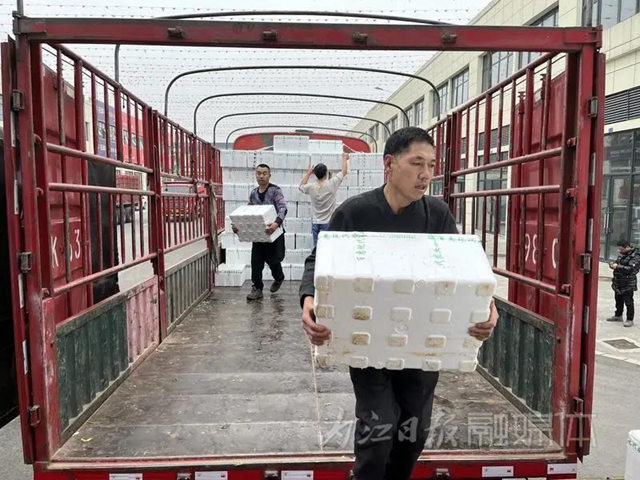 驰援陕西咸阳！百吨抗疫物资从内江出发！(图8)