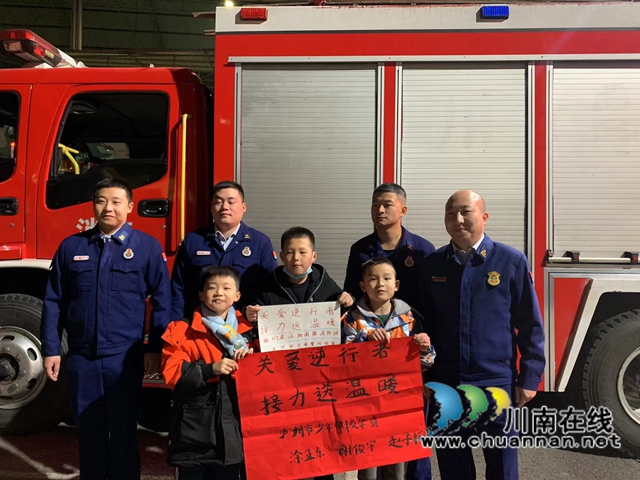 泸州：新年第一天，志愿者送出爱心夜宵200余份(图10)