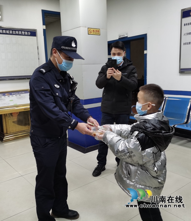 泸州：新年第一天，志愿者送出爱心夜宵200余份(图16)