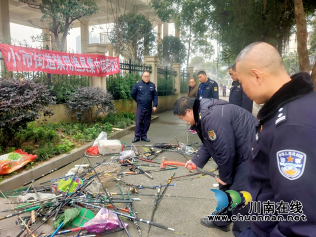 龙马潭区小市街道集中销毁非法垂钓者渔具