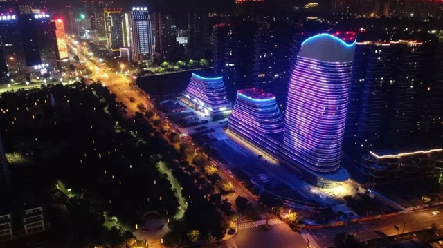 泸州市委常委、江阳区委书记郭宏川履新首日调研泸州金融商业中心(图6)