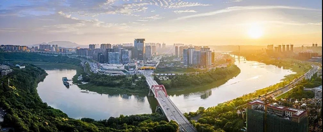 泸州市委常委、江阳区委书记郭宏川履新首日调研泸州金融商业中心(图7)