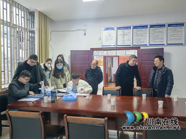泸县应急管理局到云龙镇检查9.16震后安置补助发放工作