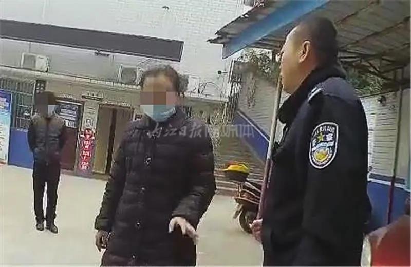 经历了什么？内江一女子被丈夫拉到派出所后痛哭流涕