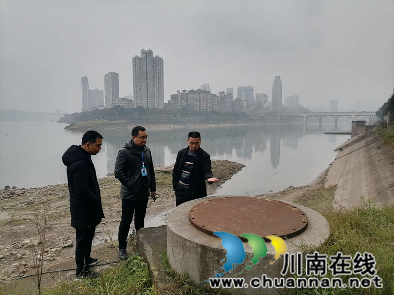 龙马潭区小市街道党工委书记、总河长陈健平开展巡河工作