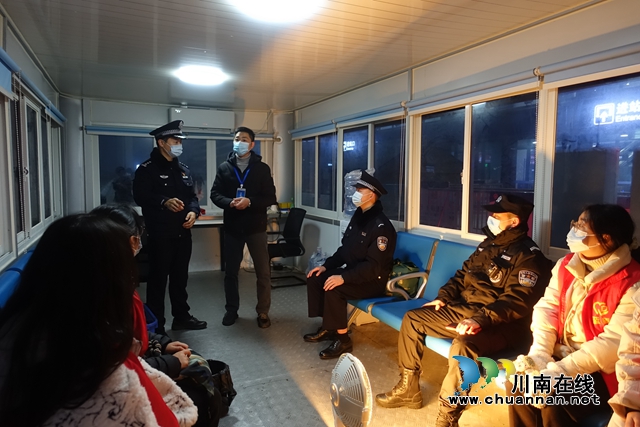 泸州：高铁站迎春运首考，蓝盾+警盾志愿者到岗(图8)