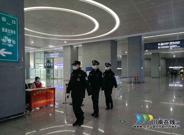 泸州:高铁站迎春运首考,蓝盾+警盾志愿者到岗(图17) 泸州:高铁站迎春运首考,蓝盾+警盾志愿者到岗(图17)