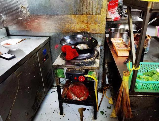 泸州市食品安全“红黑榜”(第二十一期)(图28) 泸州市食品安全“红黑榜”(第二十一期)(图28)