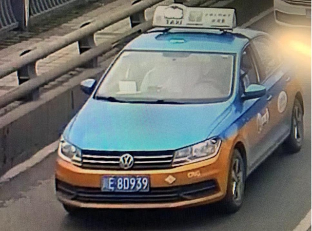 泸州:女婴放冰冷的地上,女子爬上了沱一桥栏杆......(图5) 泸州:女婴放冰冷的地上,女子爬上了沱一桥栏杆......(图5)