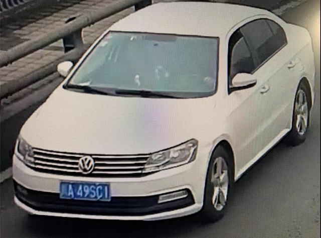 泸州:女婴放冰冷的地上,女子爬上了沱一桥栏杆......(图6) 泸州:女婴放冰冷的地上,女子爬上了沱一桥栏杆......(图6)