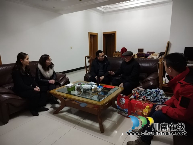 龙马潭区小市街道杜家街社区:人大代表新春走访慰问九旬抗战老兵(图2) 龙马潭区小市街道杜家街社区:人大代表新春走访慰问九旬抗战老兵(图2)