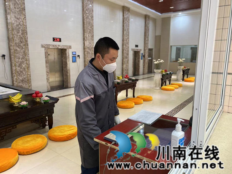 最美“敬业福”送给春节还在坚守岗位的殡葬职工(图10) 最美“敬业福”送给春节还在坚守岗位的殡葬职工(图10)