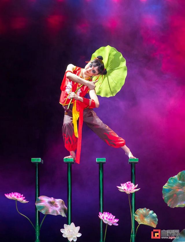 惊艳亮相！自贡两个杂技节目登上加拿大春晚舞台(图4)