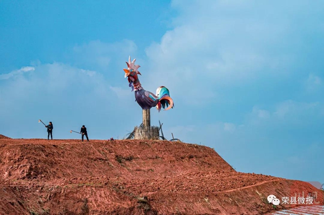 人勤春早 荣县红土地再现“大地画板”(图1) 人勤春早 荣县红土地再现“大地画板”(图1)