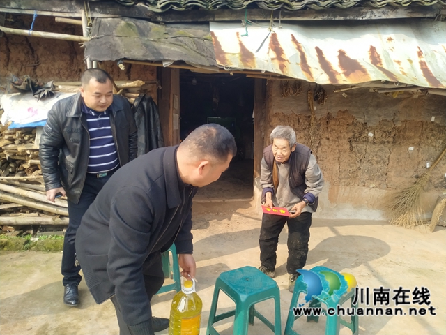 泸县建筑业协会开展“春节慰问退役军人送温暖”活动(图6) 泸县建筑业协会开展“春节慰问退役军人送温暖”活动(图6)