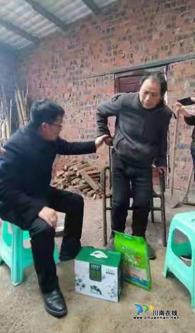 先治疗,后付钱!江阳区新联会会员钱万永为患者开出“爱心欠条”(图3) 先治疗,后付钱!江阳区新联会会员钱万永为患者开出“爱心欠条”(图3)