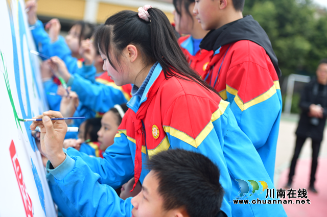 泸县地震灾区福集镇1000余名学子全部返回原校开学啦！(图9)