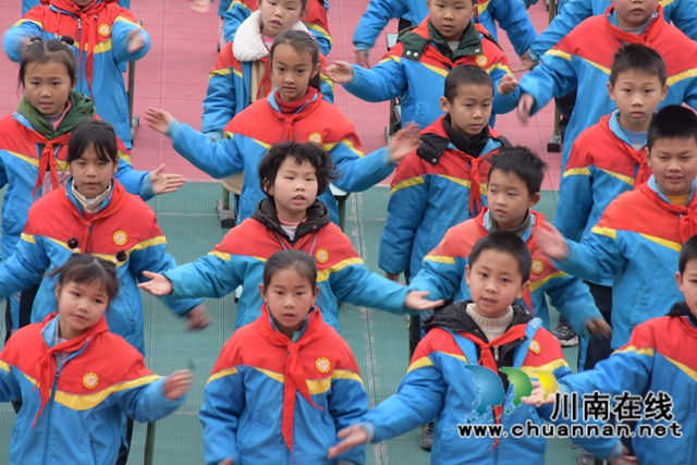 “福”娃在成长，一起向未来！泸县福集镇龙脑桥中心小学校举行2022春期开学第一课(图1)