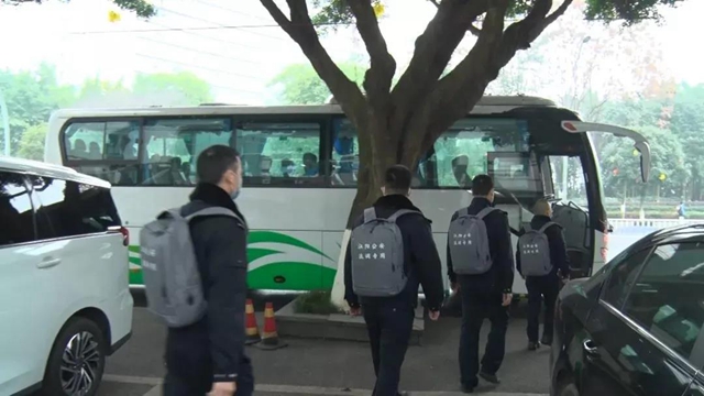 泸州警方全力寻找X！(图3)