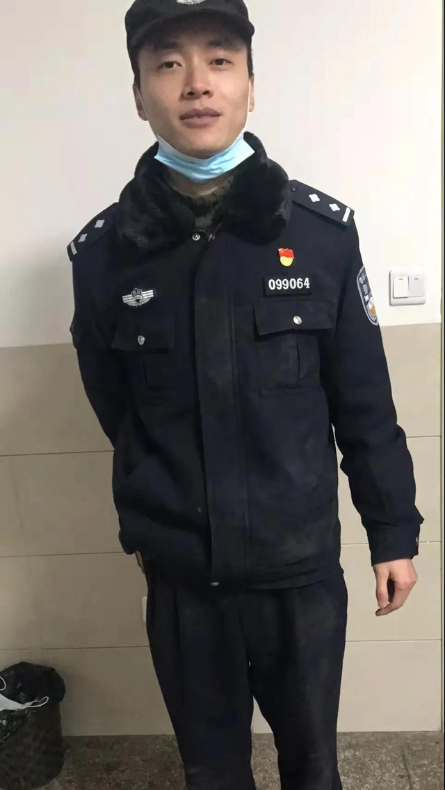 泸州：沱一桥惊险一刻，警民携手上演生死救援！(图7)