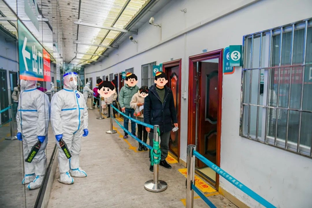 泸州:疫情下他们的身影成为最美的风景线!(图3) 泸州:疫情下他们的身影成为最美的风景线!(图3)