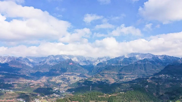 暖阳高照，雪山绵延，蔺州大地一秒“回春”！(图1)