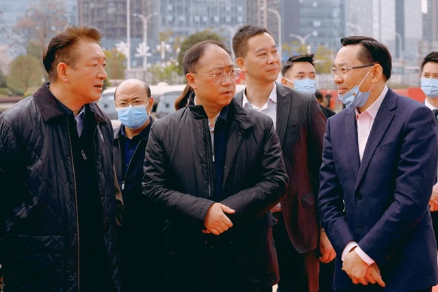 做强金融集聚效应 助力“一体”提质发展 | 泸州市委书记杨林兴调研泸州金融商业中心(图2) 做强金融集聚效应 助力“一体”提质发展 | 泸州市委书记杨林兴调研泸州金融商业中心(图2)