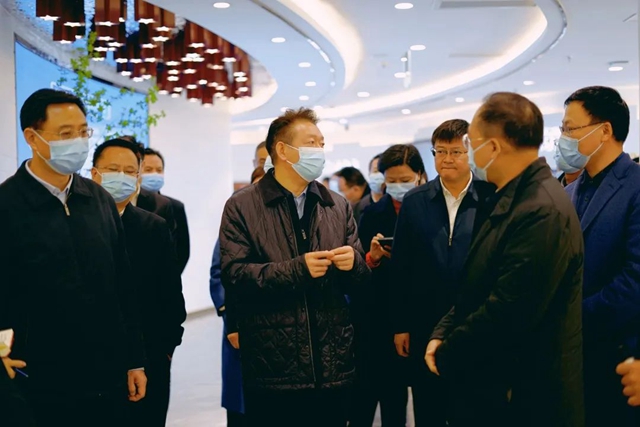 做强金融集聚效应 助力“一体”提质发展 | 泸州市委书记杨林兴调研泸州金融商业中心(图4) 做强金融集聚效应 助力“一体”提质发展 | 泸州市委书记杨林兴调研泸州金融商业中心(图4)