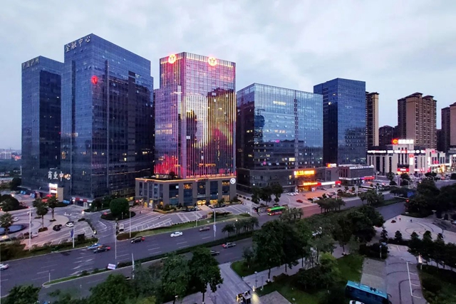 做强金融集聚效应 助力“一体”提质发展 | 泸州市委书记杨林兴调研泸州金融商业中心(图6) 做强金融集聚效应 助力“一体”提质发展 | 泸州市委书记杨林兴调研泸州金融商业中心(图6)