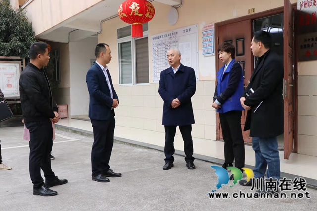 黄月桂调研指导龙马潭区鱼塘街道工作(图2) 黄月桂调研指导龙马潭区鱼塘街道工作(图2)