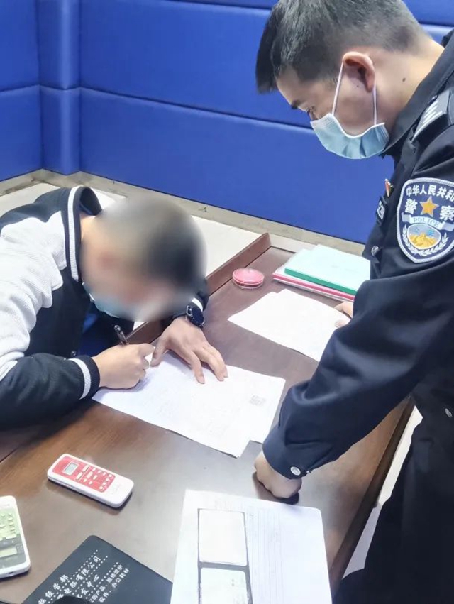 在泸县玉蝉大道飚180还自拍，这“大神”来了！(图2)