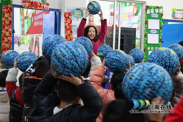 泸州：幼儿园园长十八年坚守如一日，大风车舞动正当时(图5)