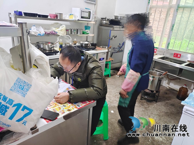 古蔺县市场监管局查获一例涉嫌伪造《食品经营许可证》案件