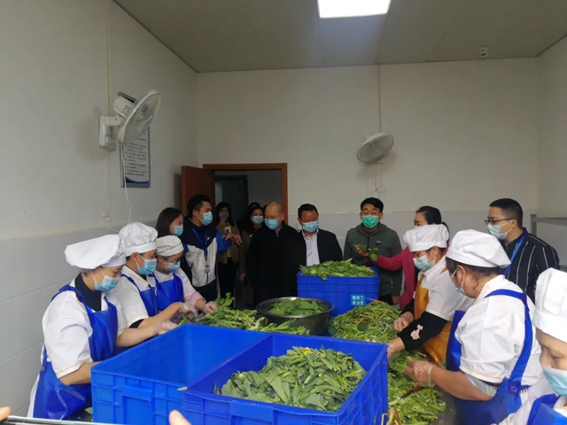 泸州人大代表、政协委员参与监督 共同守护校园食品安全(图2)
